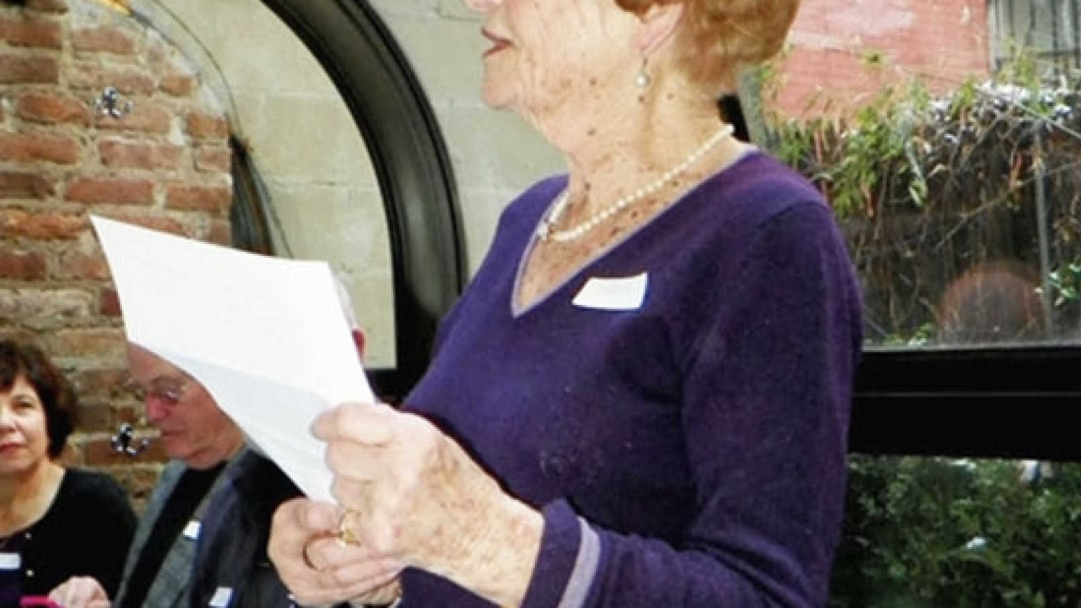 Johanna Zürndorfer, 97 Jahre alt, spricht zu den "Rexingern" in New York.