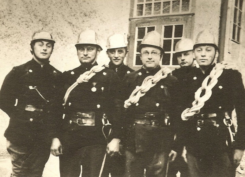 Die jüdischen Männer müssen die Feuerwehr 1933 verlassen