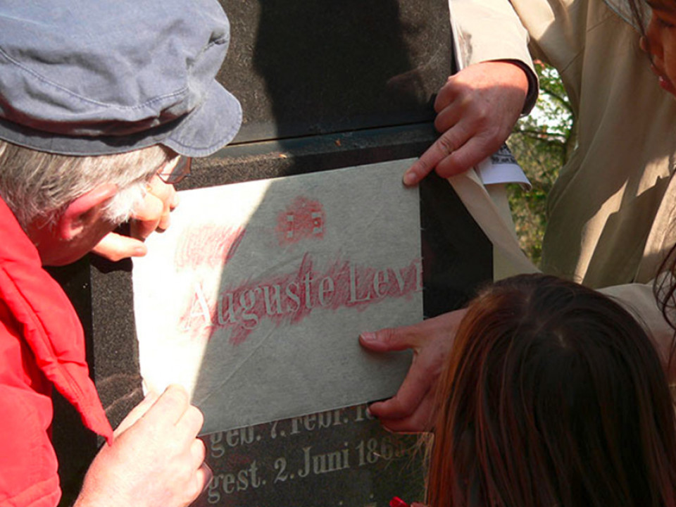 Den jüdischen Friedhof entdecken