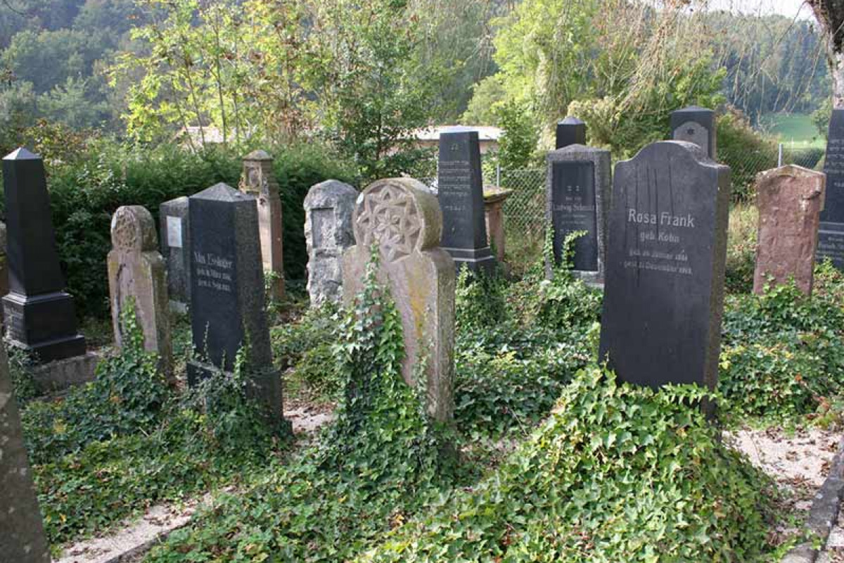 Der Friedhof liegt in Neckartal zwischen Horb und Mühlen