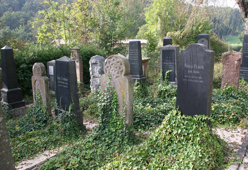 Der Friedhof liegt in Neckartal zwischen Horb und Mühlen